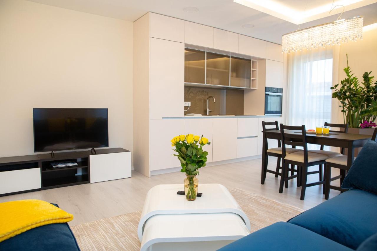 Luxurious Blue&Yellow Apartment In Kaunas Center Экстерьер фото