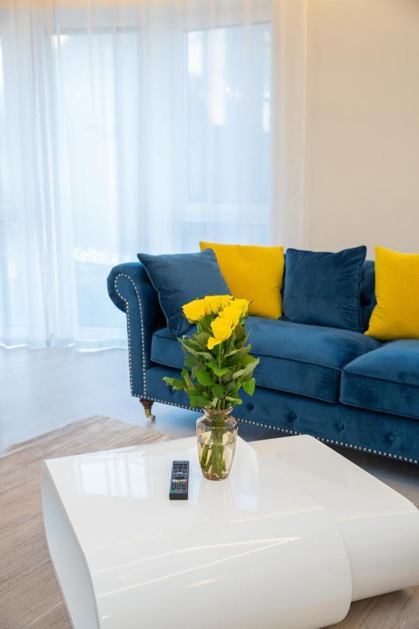 Luxurious Blue&Yellow Apartment In Kaunas Center Экстерьер фото