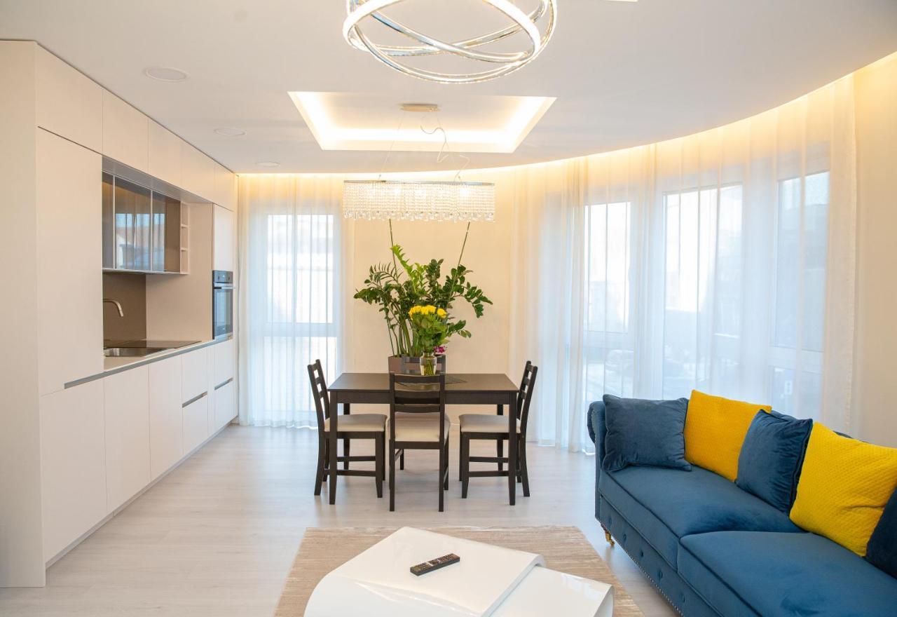Luxurious Blue&Yellow Apartment In Kaunas Center Экстерьер фото