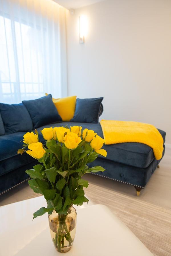 Luxurious Blue&Yellow Apartment In Kaunas Center Экстерьер фото