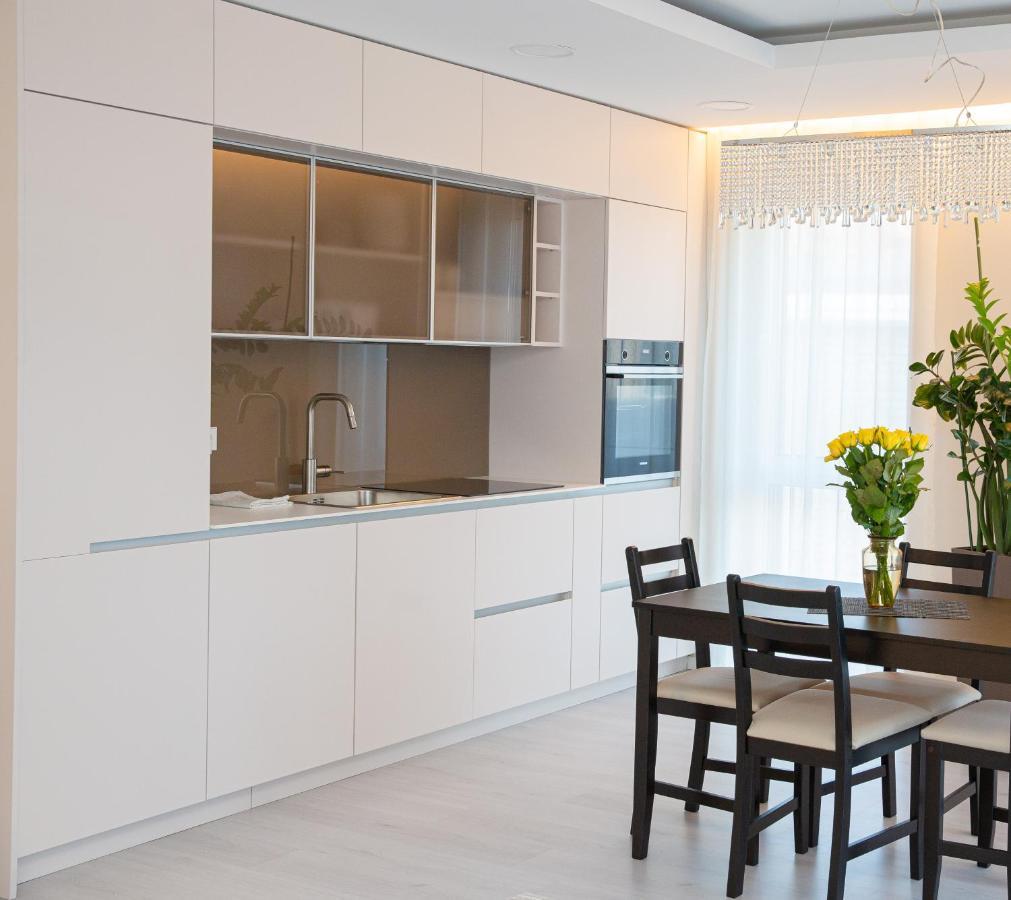 Luxurious Blue&Yellow Apartment In Kaunas Center Экстерьер фото