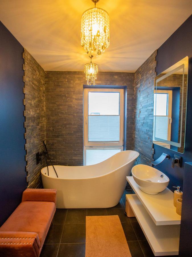 Luxurious Blue&Yellow Apartment In Kaunas Center Экстерьер фото